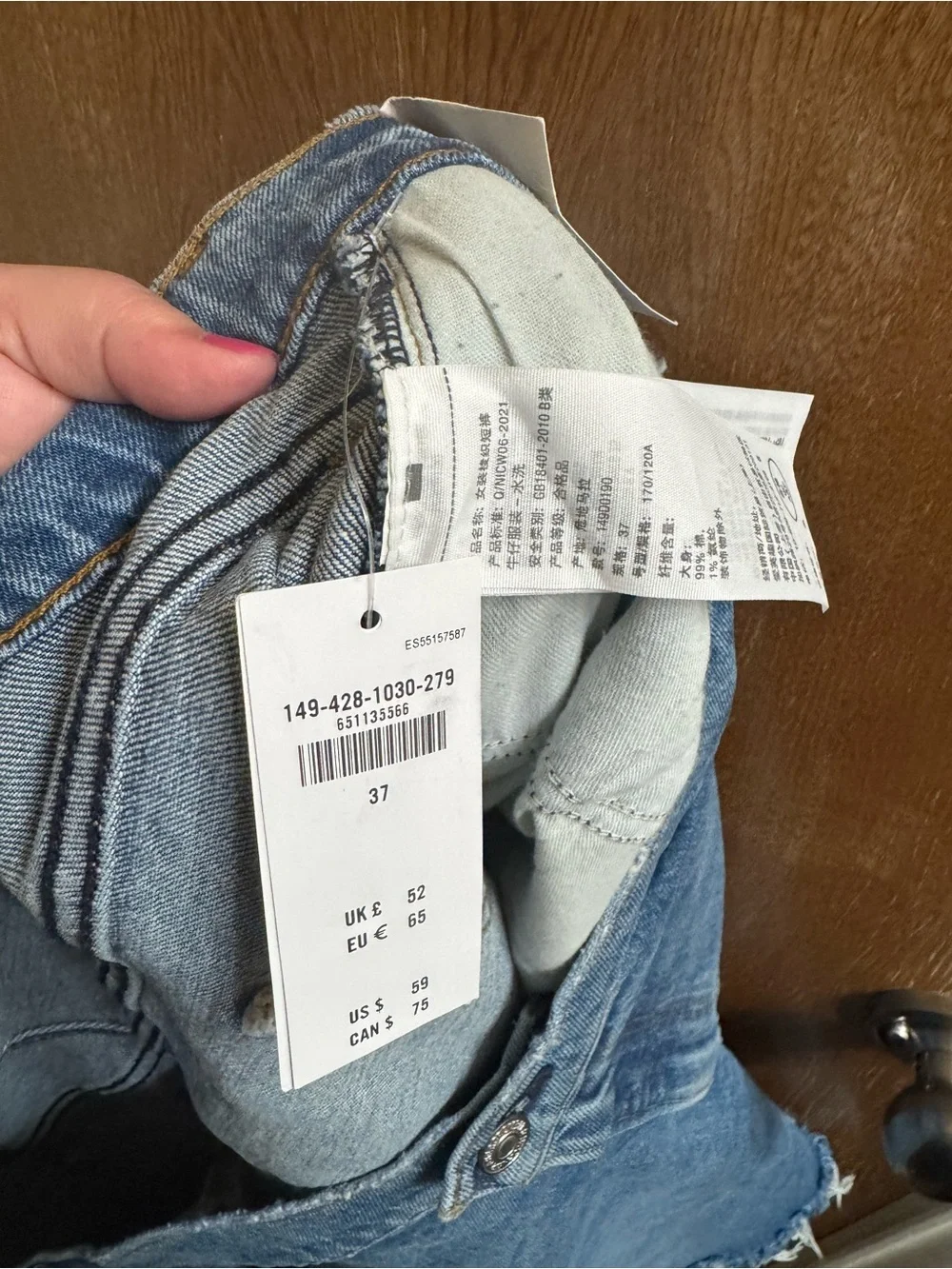 Abercrombie & Fitch 25” across